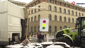 Protestele fermierilor, din ce în ce mai prezente în Europa! Valul de greve ia cu asalt Germania și Franța